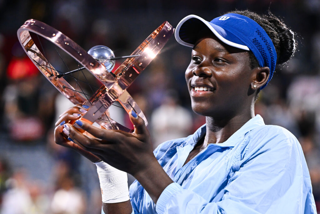 Victoria Mboko of Canada holds up the trophy following her victory against Naomi Osaka of Japan during the Women's Singles Final match on day twelve of the WTA 1000 National Bank Open at IGA Stadium on August 7, 2025 in Montreal, Quebec, Canada.