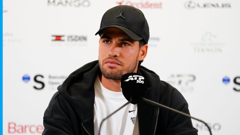 Carlos Alcaraz se retire de l'Open d'Italie et de l'Open de France alors que sa blessure remet en question son retour