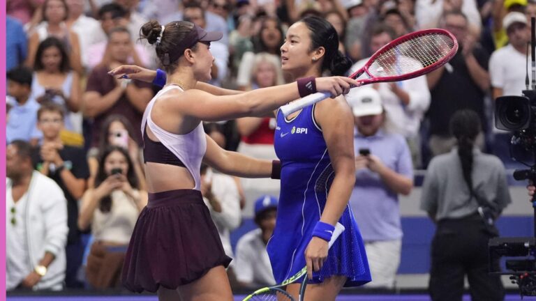 Alex Eala lutte pour retenir ses larmes après sa défaite contre Iva Jovic à l'US Open