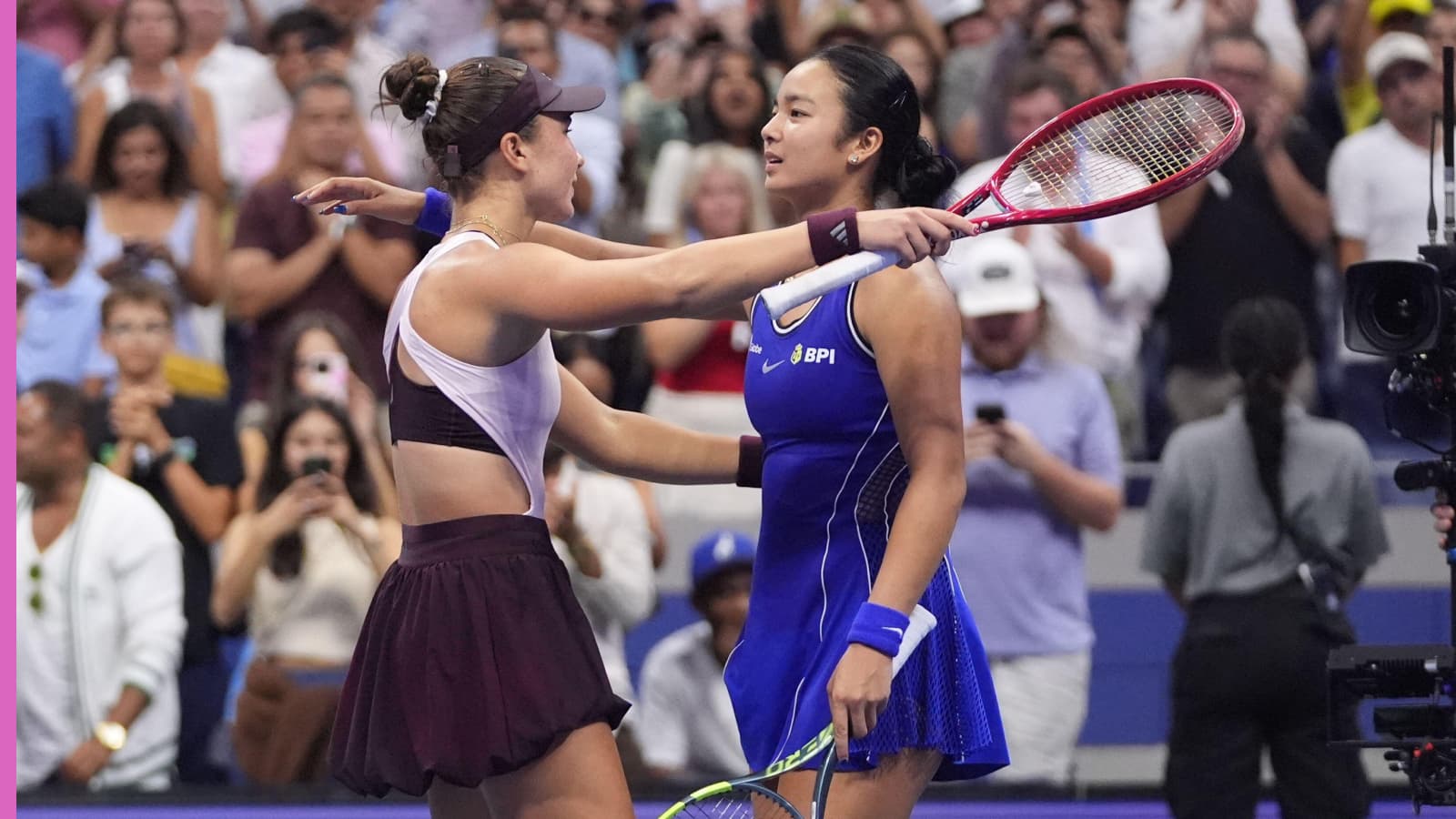 Alex Eala lutte pour retenir ses larmes après sa défaite contre Iva Jovic à l'US Open