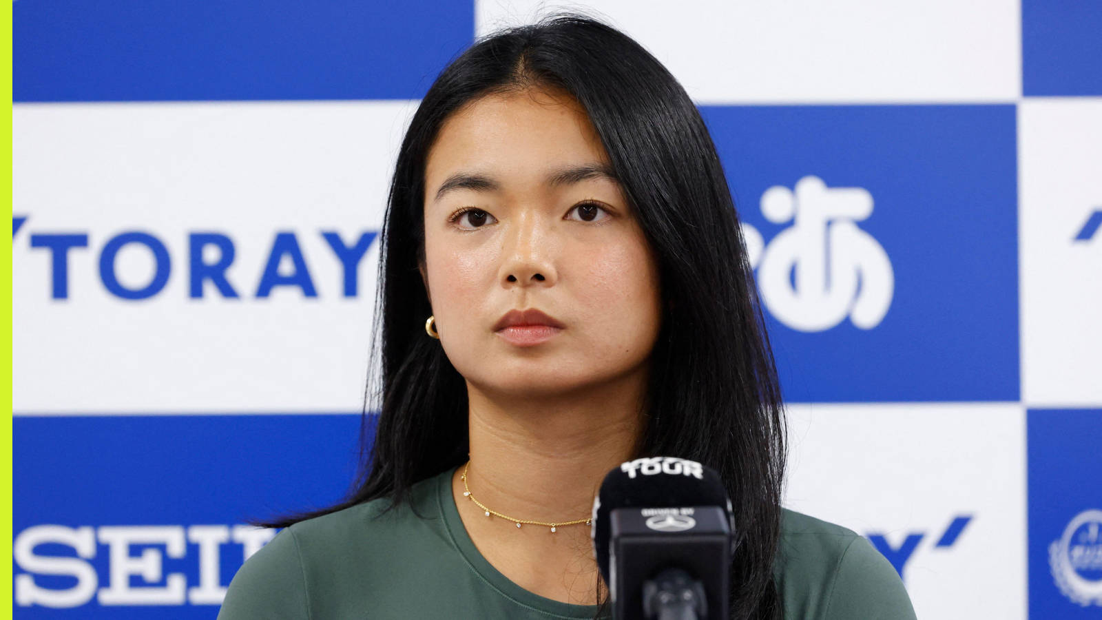 Alex Eala réagit après sa défaite face à Diana Shnaider au Pan Pacific Open