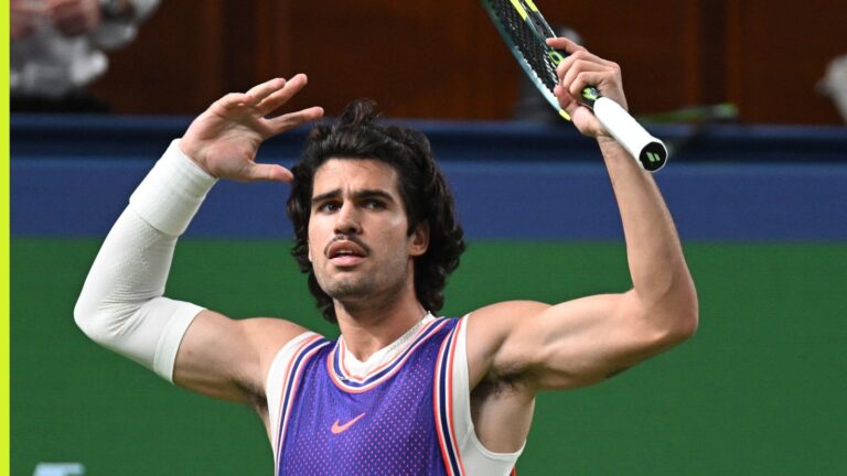 Carlos Alcaraz serait en coulisses, protestant au Masters de Shanghai