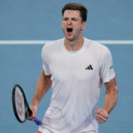 Hubert Hurkacz intègre une liste exclusive aux côtés d'Andy Murray après avoir battu Novak Djokovic à Shanghai