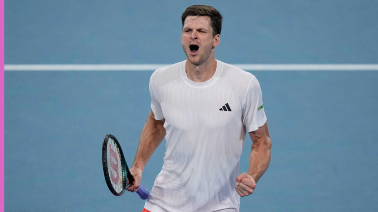 Hubert Hurkacz intègre une liste exclusive aux côtés d'Andy Murray après avoir battu Novak Djokovic à Shanghai
