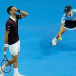 Novak Djokovic averti par l'arbitre lors de la demi-finale de l'Open de Chine contre Daniil Medvedev