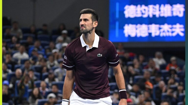 Novak Djokovic dépasse Roger Federer pour écrire l'histoire de l'ATP en atteignant la finale de l'Open de Chine
