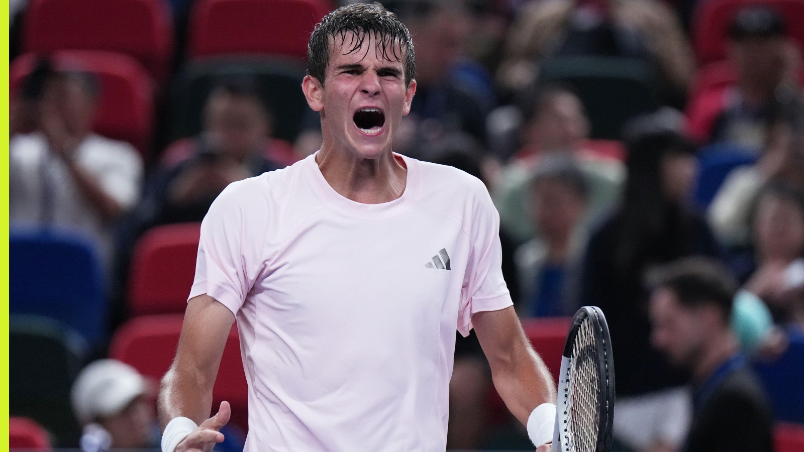 Rafael Jodar réagit après avoir battu Daniil Medvedev pour atteindre sa première finale du Masters à Shanghai